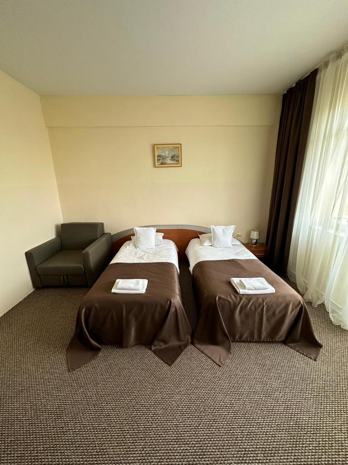 Hotel Diana Bistrita  Ngoại thất bức ảnh