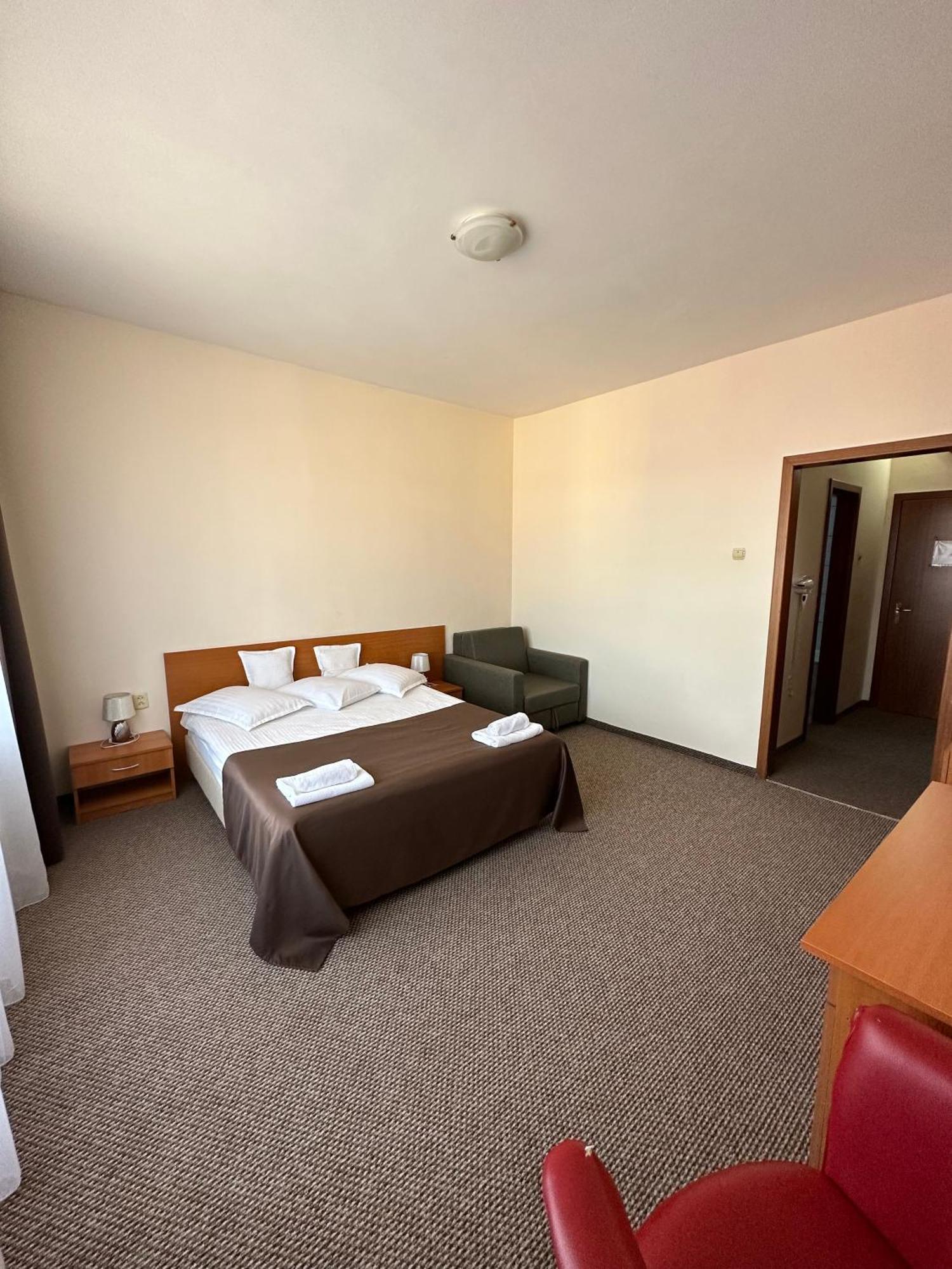 Hotel Diana Bistrita  Ngoại thất bức ảnh