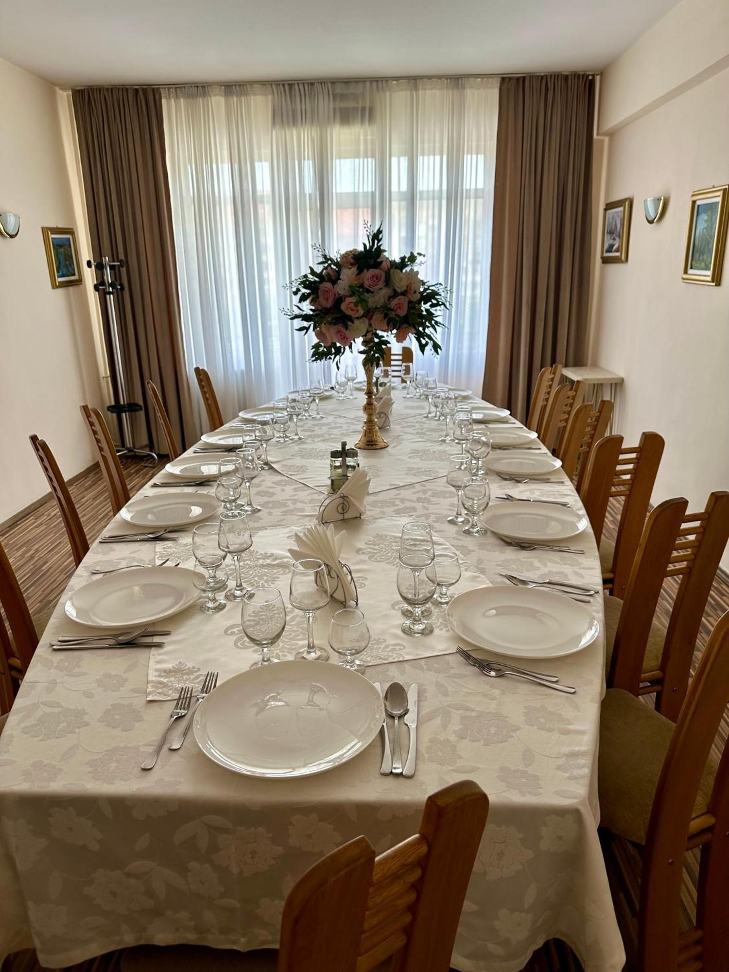 Hotel Diana Bistrita  Ngoại thất bức ảnh
